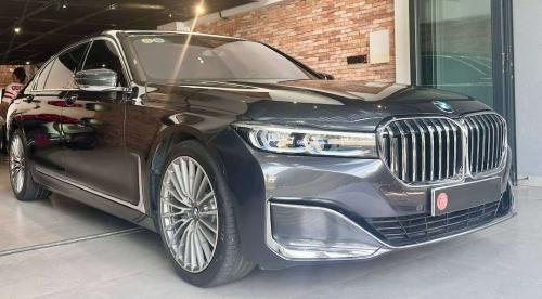 BMW 740Li Pure Excellence 2021