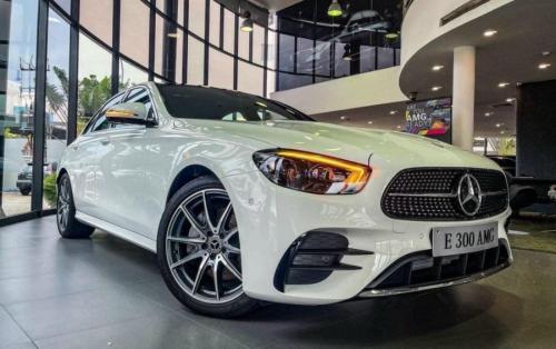 Bán Xe Mercedes-Benz E300 AMG 2022 - Màu trắng - Liên hệ hotline để nhận ưu đãi