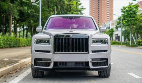 Bán Xe Rolls-Royce Cullinan Black Badge 2022 - Màu trắng - LIên hệ để được tư vấn trực tiếp