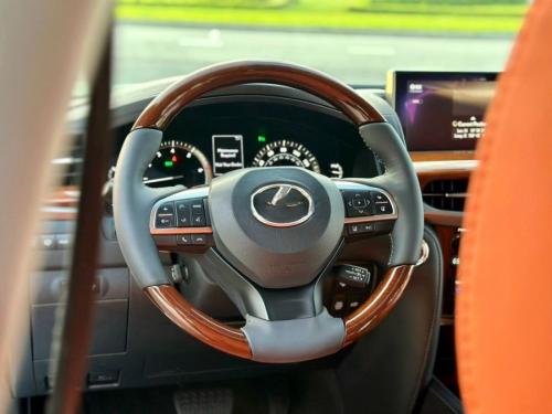 Bán Xe Lexus LX 570 MBS-Model 2016 mầu trắng nhập Mỹ