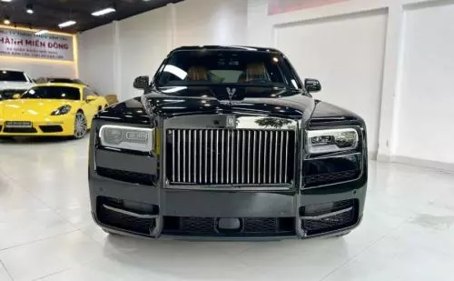 Bán Xe Rolls-Royce Cullinan Black Badge 2022 Đen - Xe sẵn giao ngay