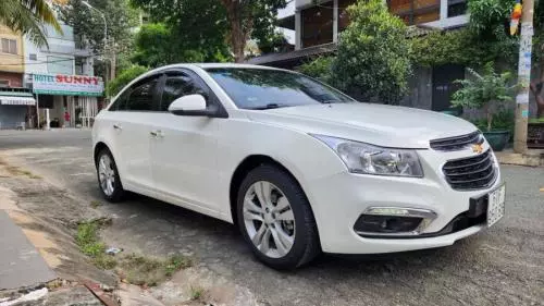 Chevrolet Cruze 1.8 LTZ số tự động-Xe nhà cần bán 2016 màu trắng odo 57.000