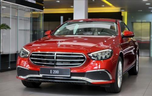 Bán Xe Mercedes-Benz E200 Exclusive 2022 - Màu đỏ - Tặng phụ kiện chính hãng