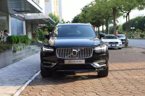 Volvo XC 90 T8 Recharge (xăng lai điện)-2022 như xe mới. Có trả góp.