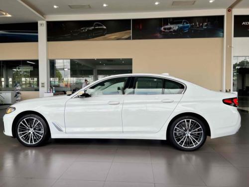 Bán Xe BMW Series 5 520i M Sport-Đủ màu - Trả trước từ 530 triệu