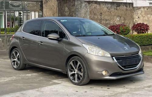 Peugeot 208 1.6AT sx 2013 đăng kí lần đầu 2016 nhập Pháp