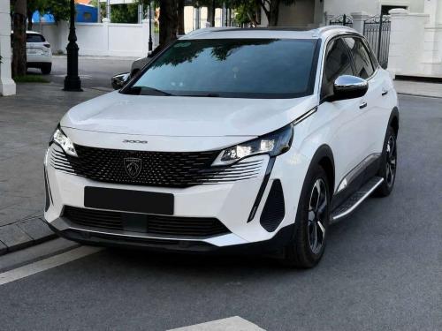 Peugeot 3008 bản Premium có cửa nóc 2025