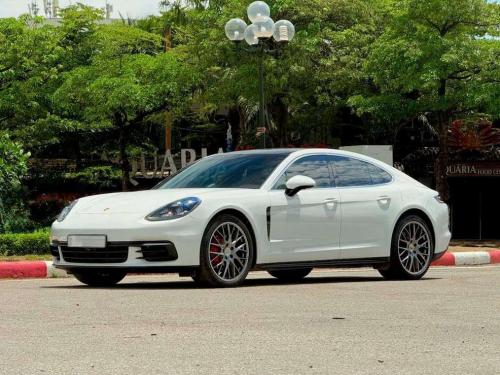 Porsche Panamera màu trắng nội thất đỏ marsala. Sx 2018