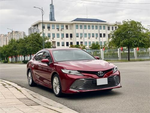 Toyota Camry 2.5Q sx2020 đỏ nhập Thái