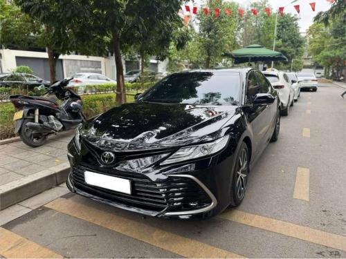 Toyota Camry 2.0Q sản xuất 2023 một chủ