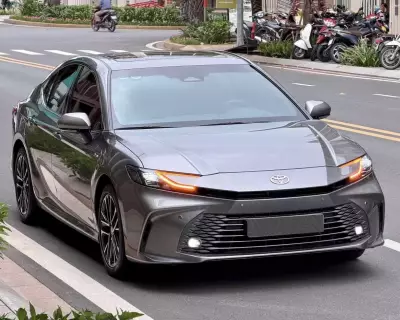 Toyota Camry 2.5 Hev Mid 2025