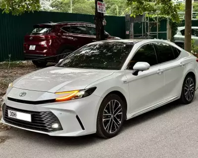 Toyota Camry 2.5 HEV Top sx 2024 Model 2025 6000km