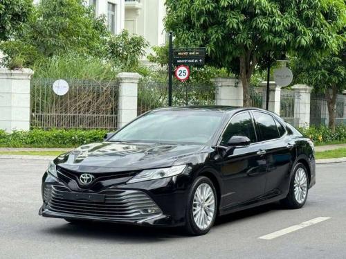 Toyota camry 2.5 Q nội thất kem sản xuất 2021