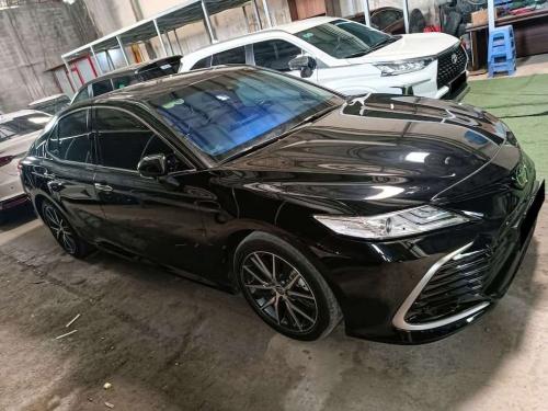 Bán Toyota Camry 2.5Q 2023 màu đen/kem