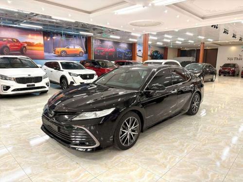 Toyota Camry bản 2.5Q sản xuất 2022 ngoại thất đen 