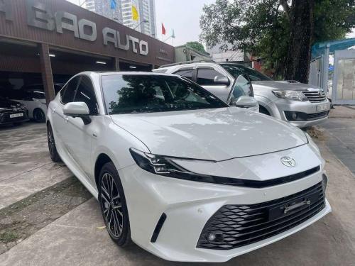 Toyota Camry HEV Top 2025 mới như xe mới