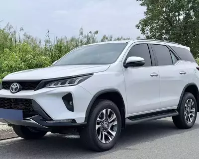 Toyota Fortuner Legender 2.4L 4x2 (máy dầu) 2025