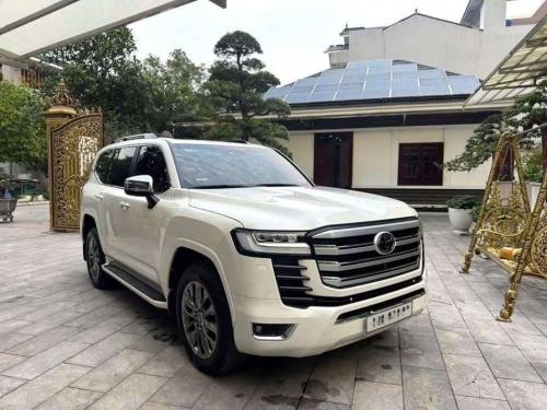 Toyota Landcruiser LC300 sản xuất 2024 đăng ký 2025 