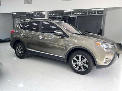 Toyota Rav4 2.5L AWD  2014 odo 5v3 Canada