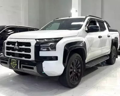 Triton Althlete 2025 2 cầu mới 4000km