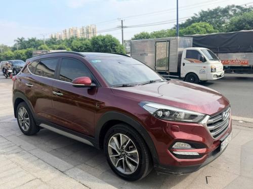 Tuson 2018 bản full dầu..cửa nóc...giá 560tr