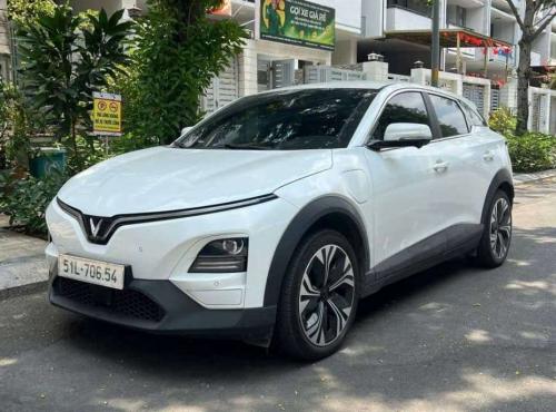 VF6 Plus mua pin năm  2024
