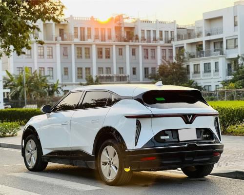 Em có VF7 Eco Trắng 2024