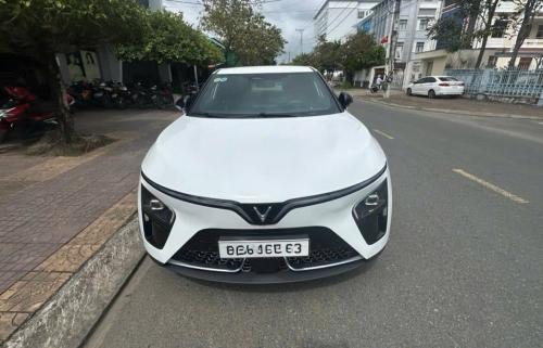 VF7 plus trắng  trần thép Mua pin vin 2024 CATL 