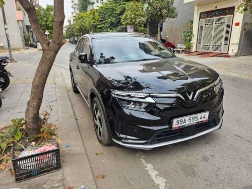 VF8 eco 2022 mua từ mới ko phải xe GF ( bản thuê pin )