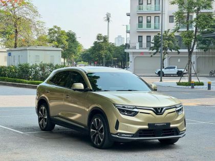 VF8 Plus 2022 thuê Pin tiên phong