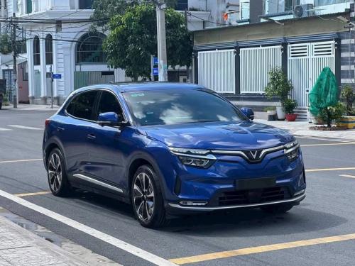 VF8 Plus xanh 2022 nội thất da bò. odo 2,3v km