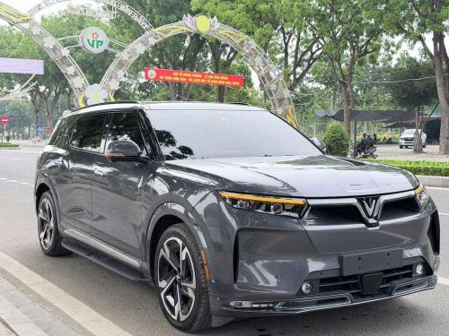 Vf9 plus 2 cầu 7 chỗ trần kính nội thất đen 2024