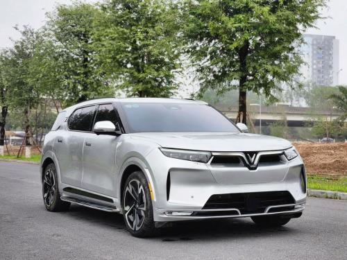 Bán VF9 PLUS 2023 mua pin odo 1v7 km