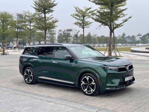 VF9 plus 2024 pin Catl. Odo 6900km Bản 6 chỗ, Trần kính