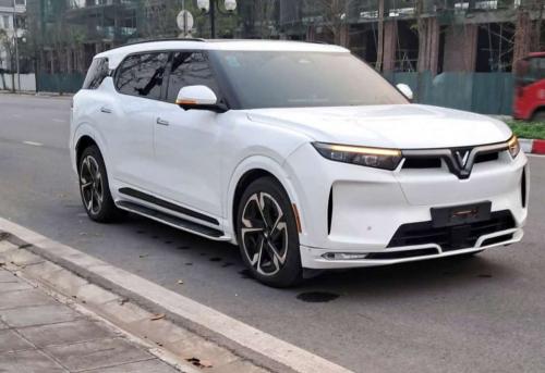 Vf9 plus 6 chỗ trần kính