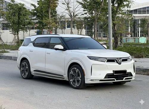 VF9 Plus trần thép 2025 (Mua Pin CATL)