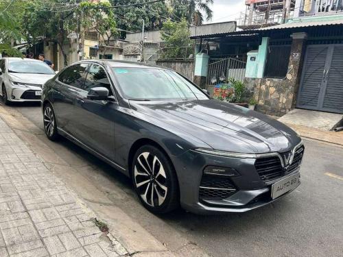 Vinfast Lux A Premium đi chỉ 42.000km