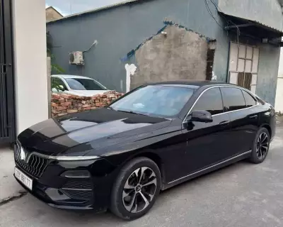 Vinfast lux a premium 2019  xã lỗ thu hồi vốn