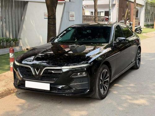 Vinfast LuxA Plus 2020 đen