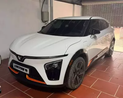 Vinfast Vf7 plus 2 cầu trần thép sx 2026 chạy 8000km