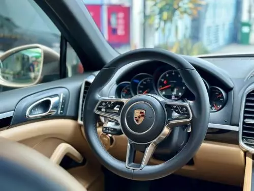 Porsche Cayenne model 2017