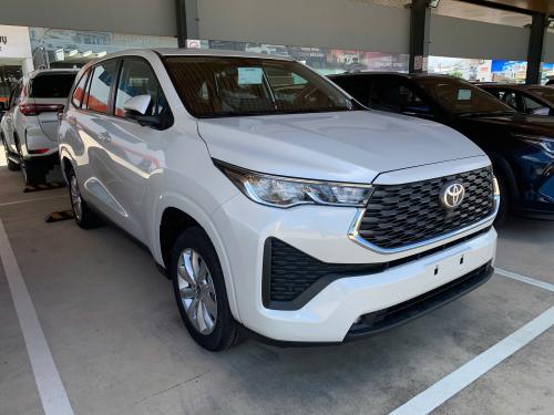 INNOVA CROSS số tự động xe xăng - 1 chiếc giao ngay HCM 