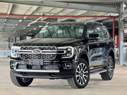  Sở hữu ngay Ford Everest Platinum màu Đen sang trọng! SUV 7 chỗ đẳng cấp, tiện nghi toàn diện – lựa chọn hoàn hảo để chăm sóc và đồng hành cùng gia đình bạn. 