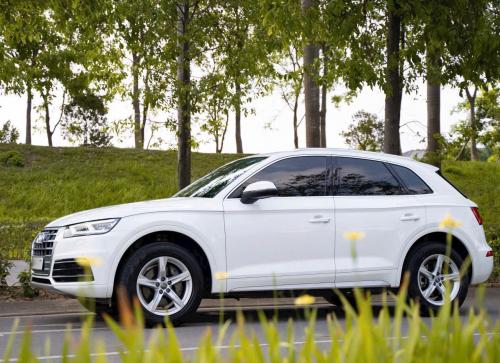 Cắt lỗ Audi Q5 Quattro 2018 trắng đen 6v km 