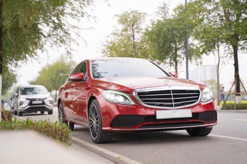 Bán xe Mercedes C200 Exclusive, đời 2021, màu Đỏ, giá 999 triệu