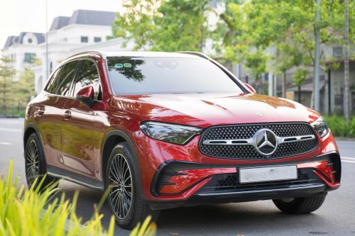 Bán xe Merc GLC300 Allnew 2023, màu đỏ/đen siêu lướt, giá tốt