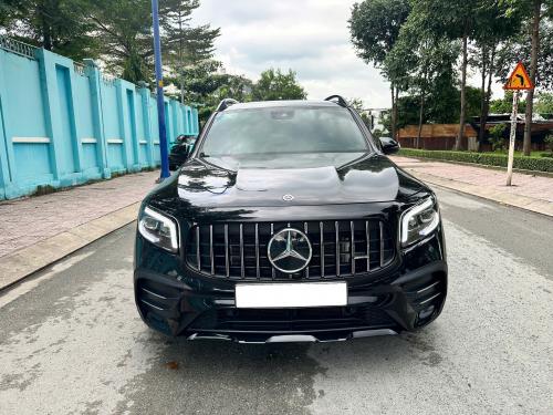 Bán xe Mercedes Benz GLB 35 4Matic 2023, màu đen.