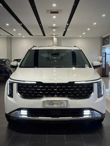 Kia Carnival 2.2D Signature 2025 – Màu Trắng Ngọc Trai
