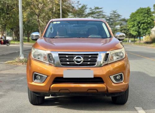 Bán xe Nissan Navara 2.5 AT 2019, màu cam.